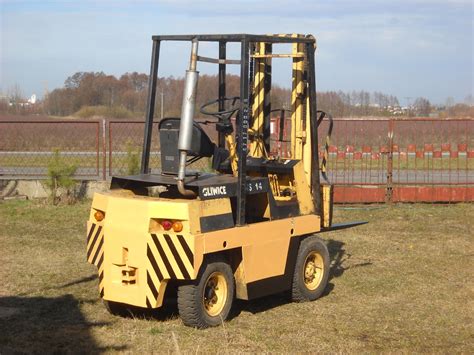 Thematic photo of a ZREMB GPW 2009 forklift in action