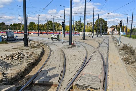 Zdjęcie nowego żurawia samochodowego w zajezdni tramwajowej w Bydgoszczy
