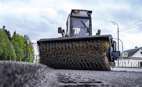 Galeria zdjęć różnych modeli zamiatarek ulicznych (kompaktowe, ciężarowe, elektryczne)