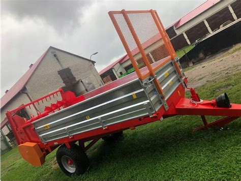 Porównanie pojemności i cen rozrzutników obornika