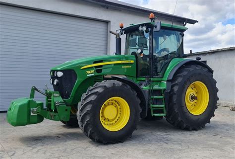 Zrzut ekranu z wynikami wyszukiwania ciągników John Deere na OLX z zastosowanymi filtrami
