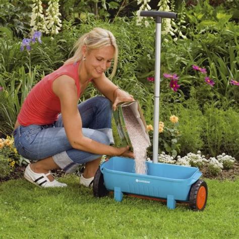 Gardena Classic 300 widok na uchwyt i koła z bieżnikiem