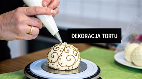 Tort w kształcie traktora dekorowany masą cukrową - zdjęcie poglądowe