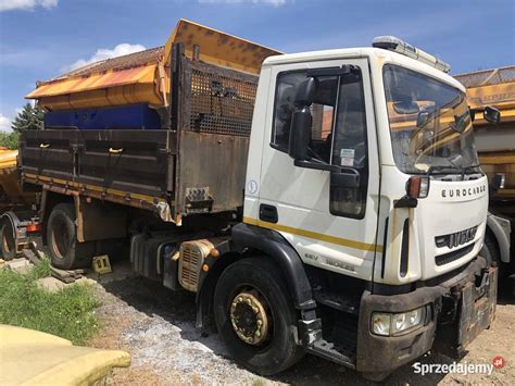 Zdjęcie wywrotki marki Iveco w akcji