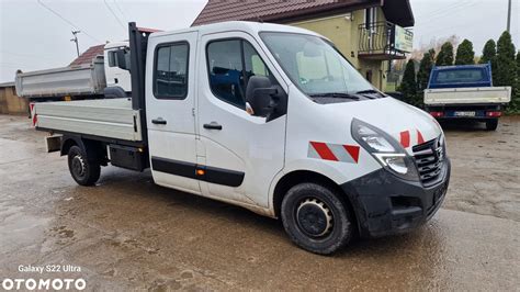 zdjęcie lekkiej wywrotki Opel Movano z zabudową 3-stronną