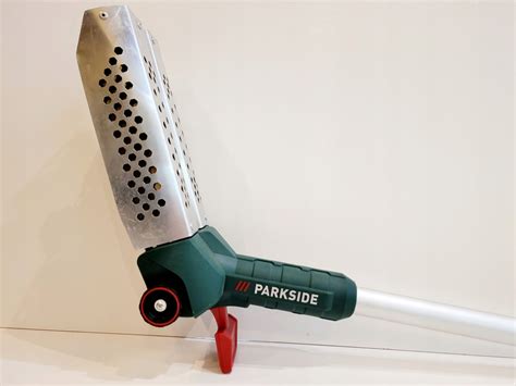 zdjęcie wypalarki do chwastów Parkside PUV 1100 A1 w akcji