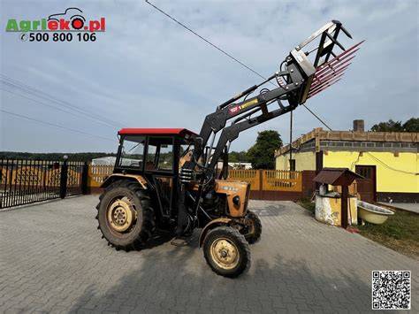 Ładowacz czołowy T-25 AGRO-TUR 2-sekcyjny w pracy