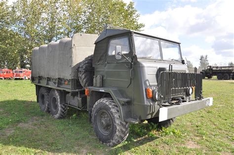 Thematyczne zdjęcie ciężarówki Star 660 w terenie