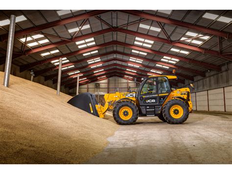 Infographic: JCB Loadall 560-80 AGRI Pro key performance metrics