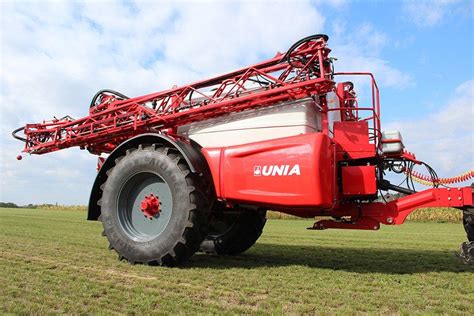 Opryskiwacz Heron z szeroką, amortyzowaną belką polową