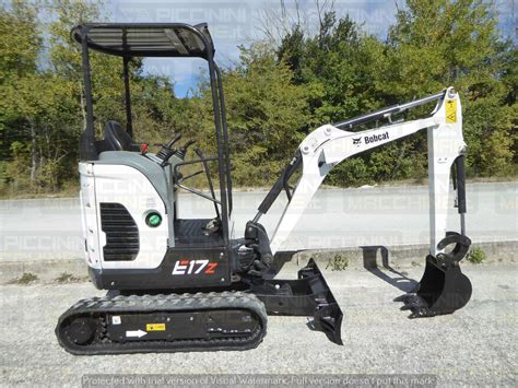 Rzut schematyczny minikoparki Bobcat E17z z zaznaczonym obszarem Zero House Swing.