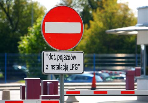 Znak zakazu wjazdu dla przeciążonych pojazdów