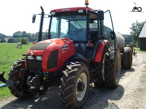 Zetor Proxima 6441 Turbo z podpiętym agregatem uprawowo-siewnym na polu