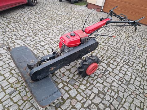 Grafika przedstawiająca różne rodzaje osprzętu do ciągnika jednoosiowego