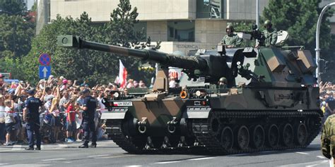 MAZ-537A z pociskami GR-1 podczas parady