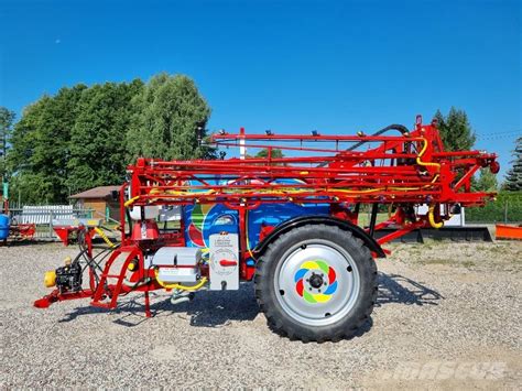 Thematic photo of a Biardzki 400l sprayer working in the field