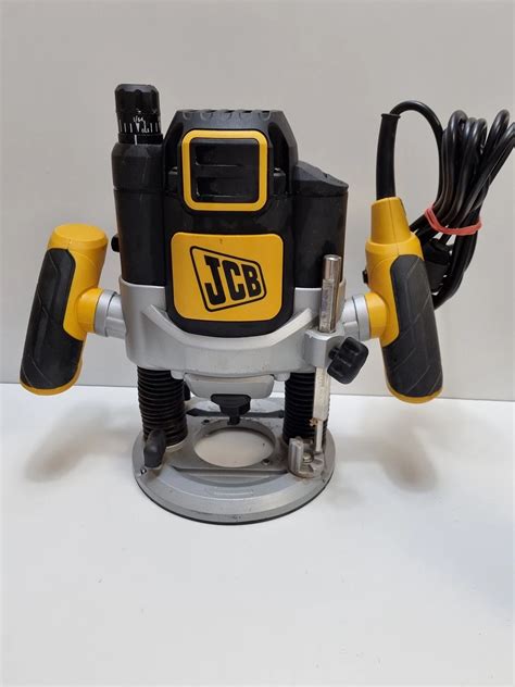 Zdjecie frezarki górnowrzecionowej JCB RO 1500 w pracy