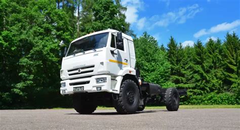 Rajdowy Kamaz Master 4x4 z klasyczną kabiną