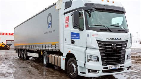Kamaz ciężarówka w ekstremalnych zimowych warunkach na Syberii