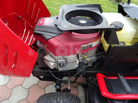 Szczegółowy widok urządzenia tnącego traktorka Jonsered z funkcją BIOCLIP