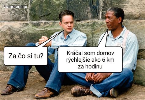 Zdjęcie przedstawiające zamiatarkę Kärcher pracującą na chodniku miejskim