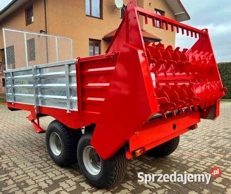 Tematyczne zdjęcie przedstawiające rozrzutnik do gnoju w grze Farming Simulator 17