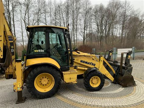 zdjęcie koparko-ładowarki Komatsu WB93R w akcji
