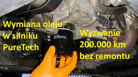 Ilustracja przedstawiająca wymianę filtra oleju w silniku traktorka ogrodowego