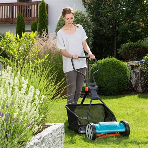 Thematic photo of Gardena grass catcher attached to a reel mower