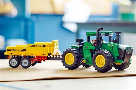 różnokolorowe traktory LEGO z niestandardowymi detalami