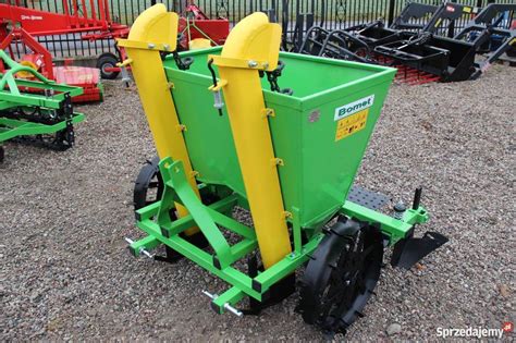 Zdjęcie sadzarki dwurzędowej do ziemniaków