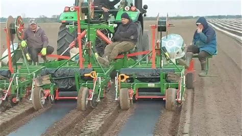 Zasiew pola siewnikiem w Farming Simulator 17