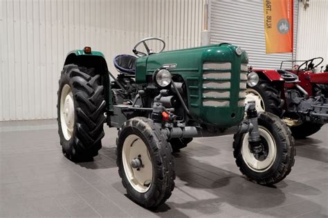 Ursus C-4011 wyglądający jak Zetor