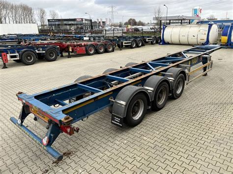 Porównanie stabilności wywrotu: podwozie vs. naczepa