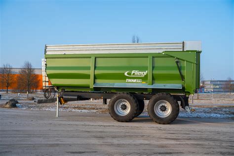 Nowoczesna przyczepa Fliegl TMK 279 w akcji