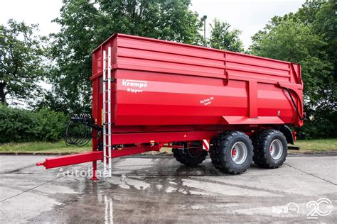Przyczepa Krampe BigBody z ładunkiem kiszonki