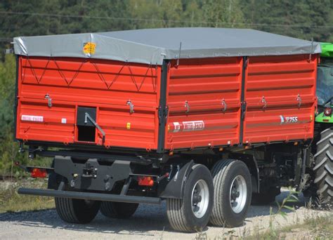 Przyczepa Metal-Fach T951/2 w polu