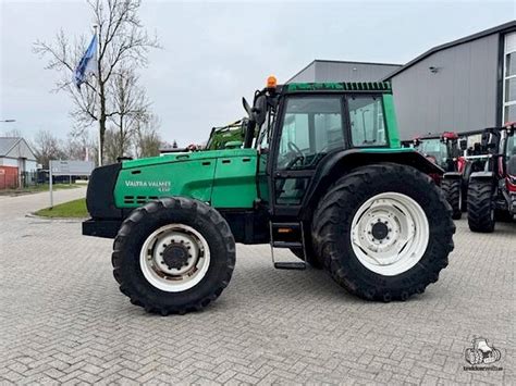 zdjęcie ciągnika Valtra 8350