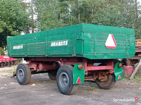 Przyczepa rolnicza wywrotka Brandys w pracy na gospodarstwie