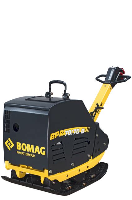 Widok ogólny zagęszczarki rewersyjnej Bomag BPR 70/70 D/E prezentujący jej zwartą konstrukcję oraz system sterowania