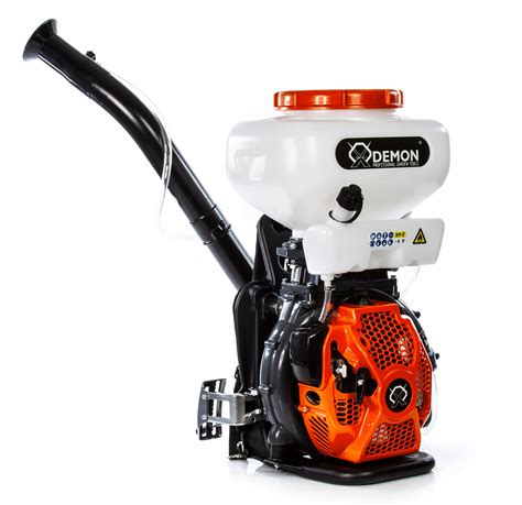 Opryskiwacz spalinowy Demon z widocznym silnikiem