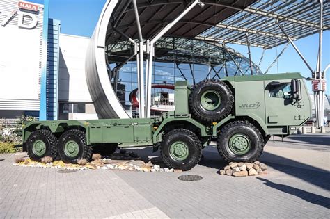Szkic techniczny podwozia Jelcz 8x8 trzeciej generacji