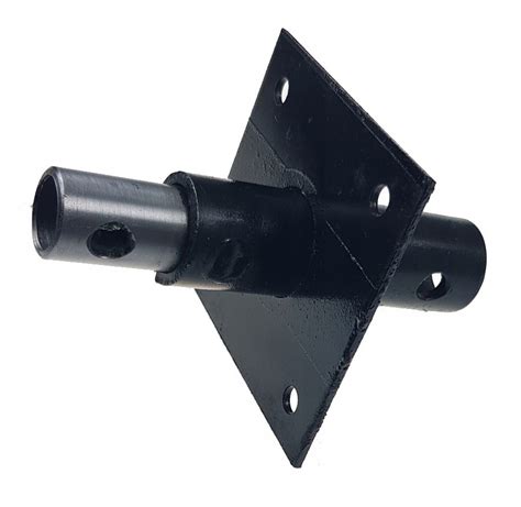 Zbliżenie na mocowanie noży glebogryzarki