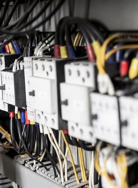 Zdjęcie przedstawiające wiązkę elektryczną w maszynie