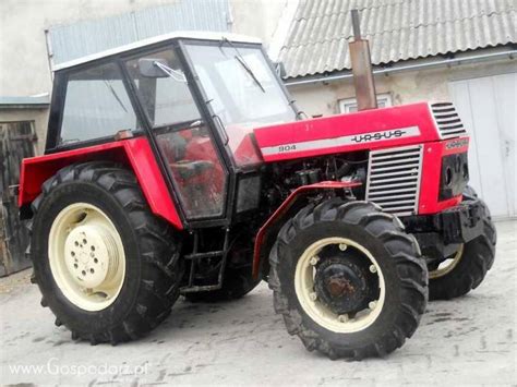 Infographics or diagram showing the main dimensions of the Ursus 904 tractor