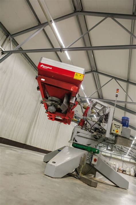 Photo of the Kverneland spreader competence center, test hall