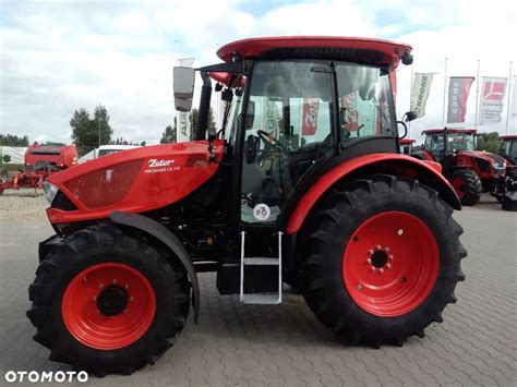 Nowoczesny ciągnik Zetor Proxima w polu