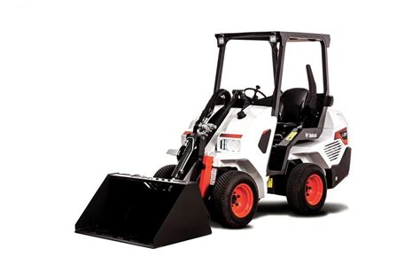 Zdjęcie miniładowarki Bobcat S130 z bliska, ukazujące detale konstrukcyjne