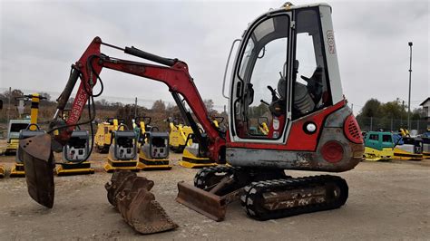Zdjęcie koparki Neuson 303 RDV z zamontowaną łyżką