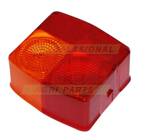 Czerwony klosz lampy tylnej zespolonej z oznaczeniem 700/50072